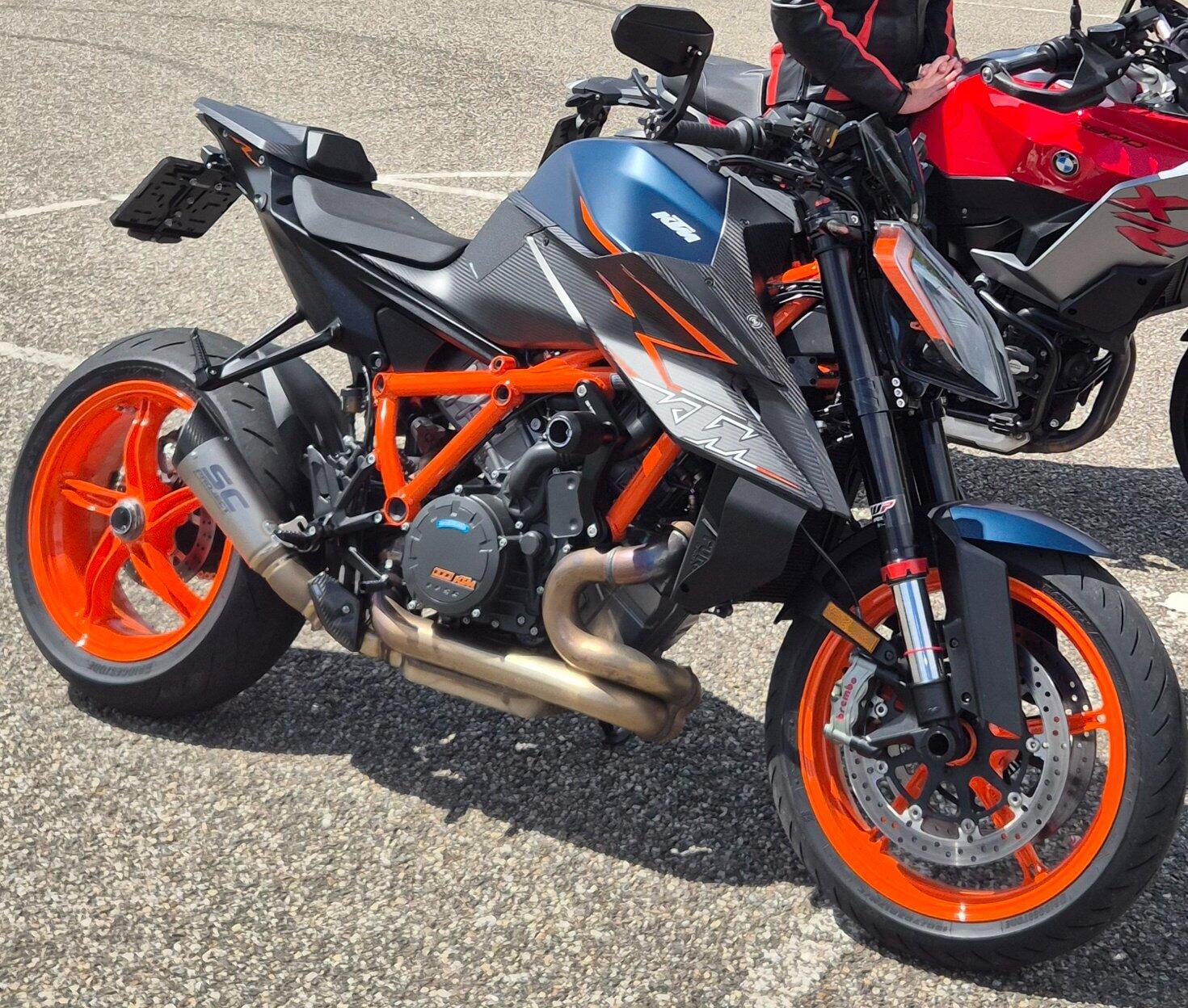 Superclamp Adjustable Offset Triple Clamp | KTM Super Duke R