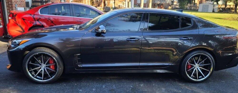 Ferrada FR4 20x9 +35mm Gloss Black Machined Face Center / Chrome Lip