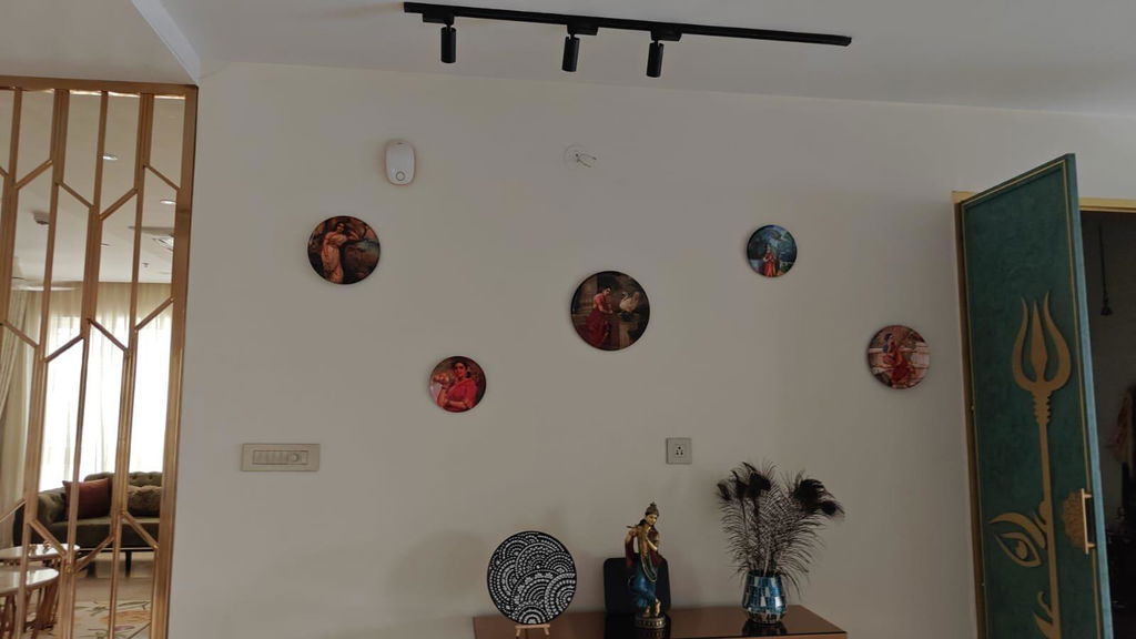 Timeless Women of Raja Ravi Varma: Vintage Metal Wall Decor Plates
