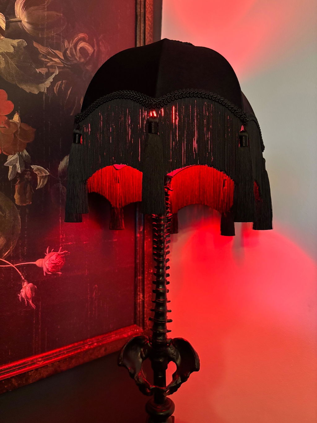 RED DOT受賞ランプ◇The New Old Light Large／黒 Urszula Baroque Lampshade - Red Edition – The Blackened Teeth Ltd