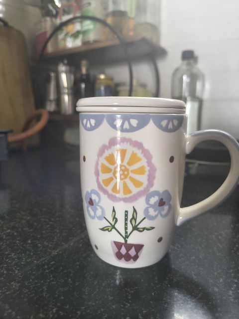 Sundrop Handpainted Ceramic Tea Strainer Mug with Lid 385ml