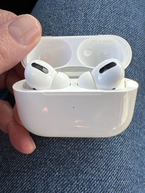 AirPods Pro Replacement Charging Case (1st Generation)