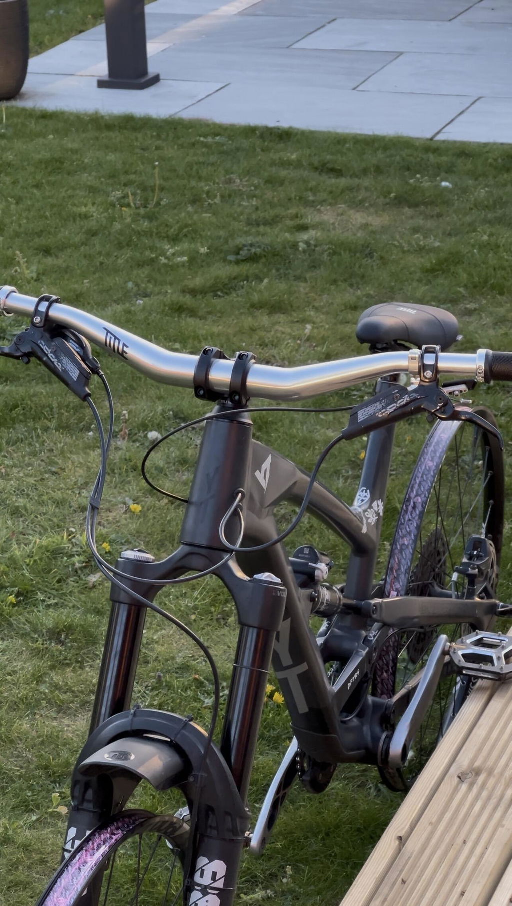 Upcycled AH1 Handlebar 35mm – Chrome | Title MTB DH & Freeride