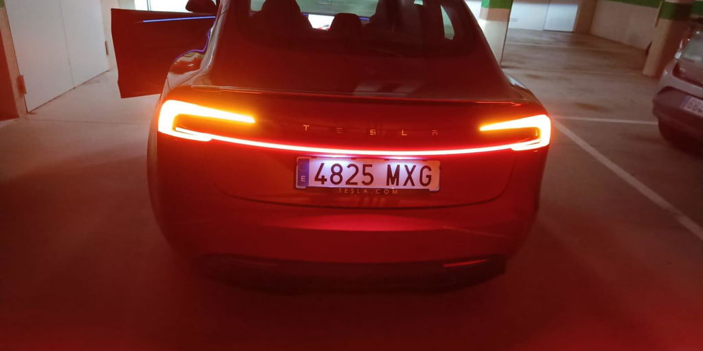 New Tesla Model 3 Highland Tail Light Full-Width Through LED Strip for 2023.10+ Tesla Model 3