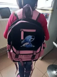 תיק גב סטיץ' מצויר עם יציאת USB לטעינה, ללפטופ, לבית ספר ולטיולים - יוניסקס