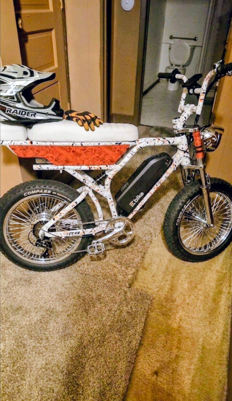 TST R9 1500W Full-Suspension Moped Style Electric Bike (2026 Model)