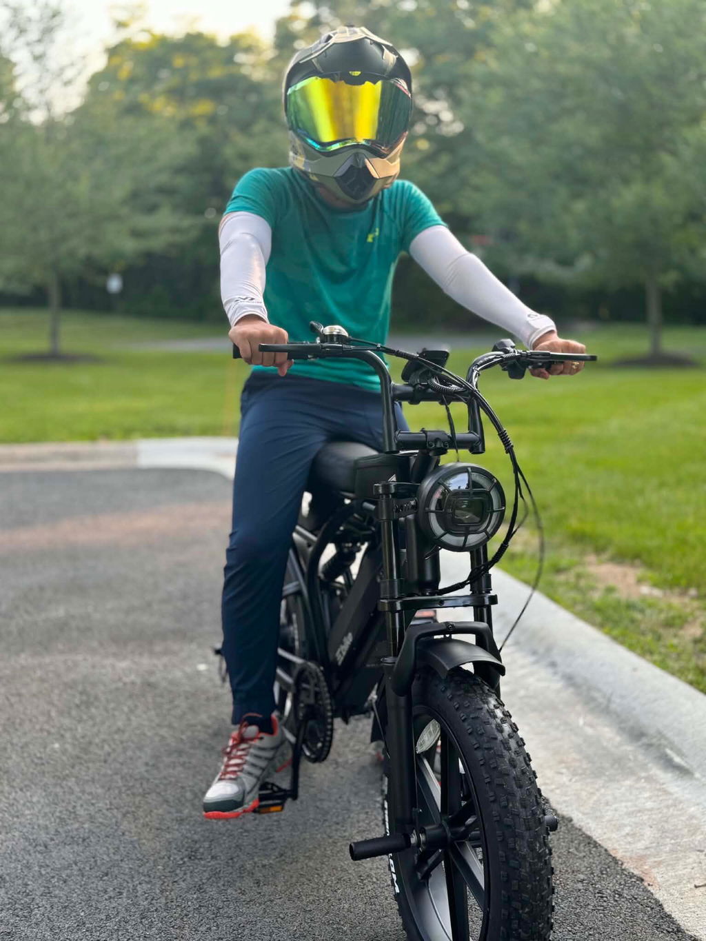 TST R9 1500W Full-Suspension Moped Style Electric Bike (2026 Model)