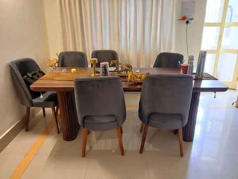 Warmfield Rectangular Wood Dining Table Modern Solid Wood Dining Table with Sculpted Base for Elegant Dining Spaces
