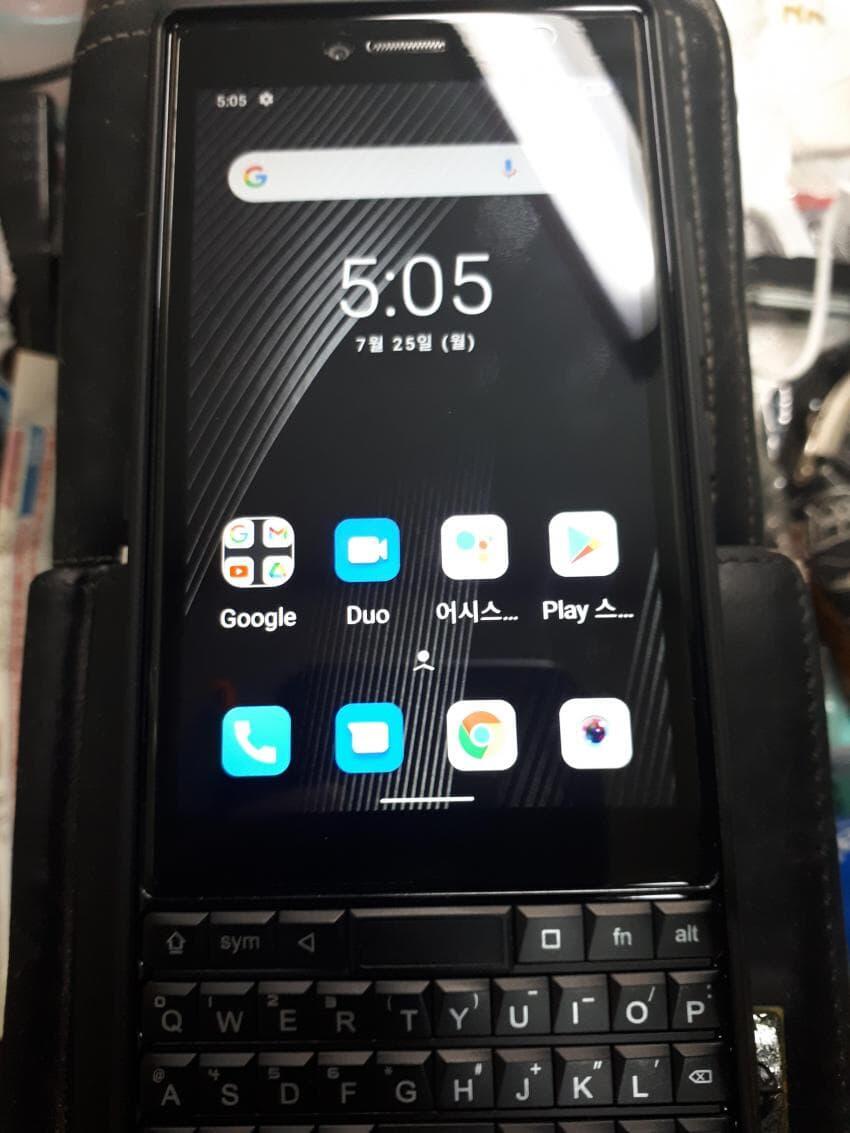 Unihertz Titan Slim - The New Sleek QWERTY Smartphone