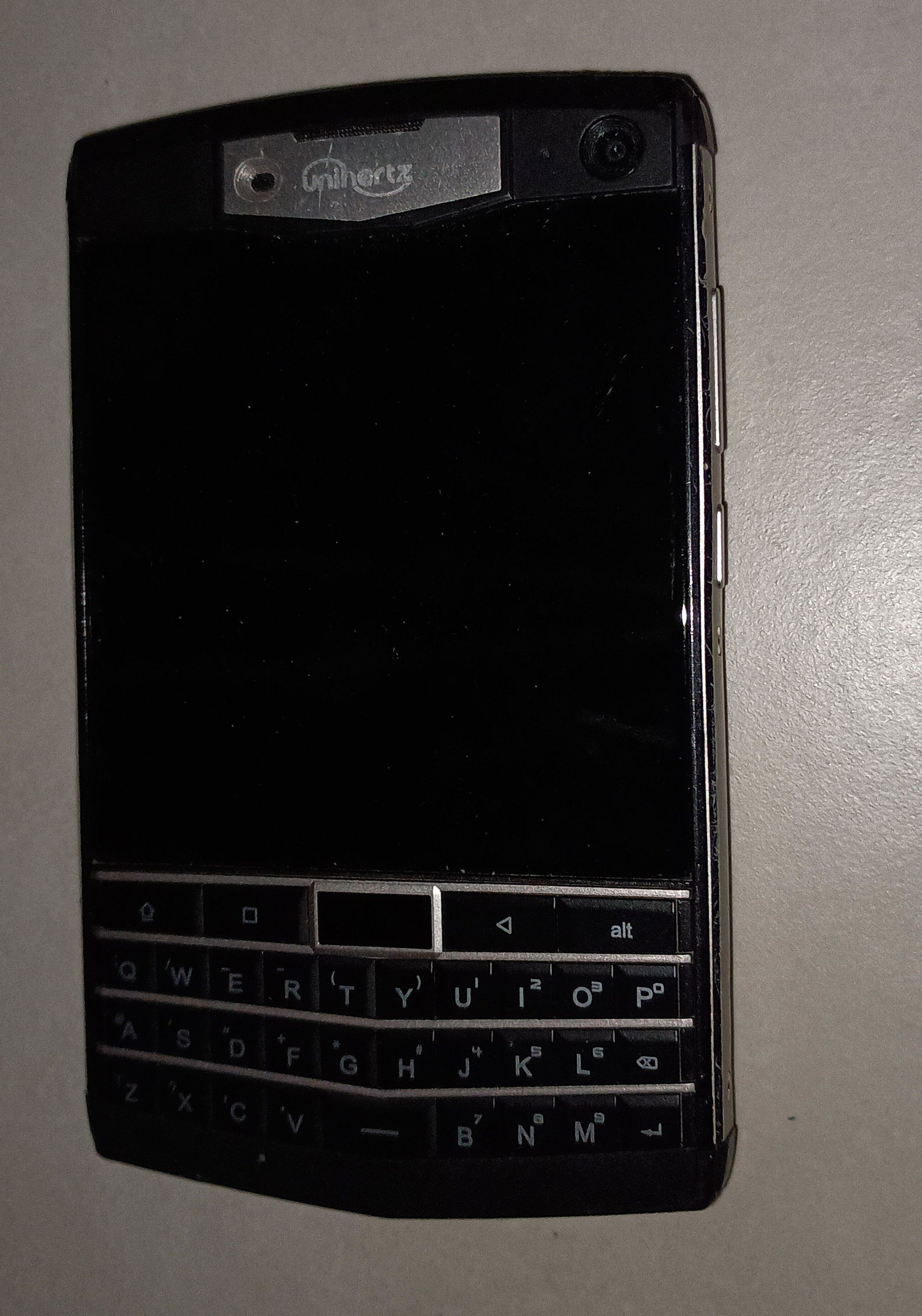Unihertz TITAN スマートフォン 本体 Unihertz Titan - 究極の頑丈な QWERTY 携帯電話