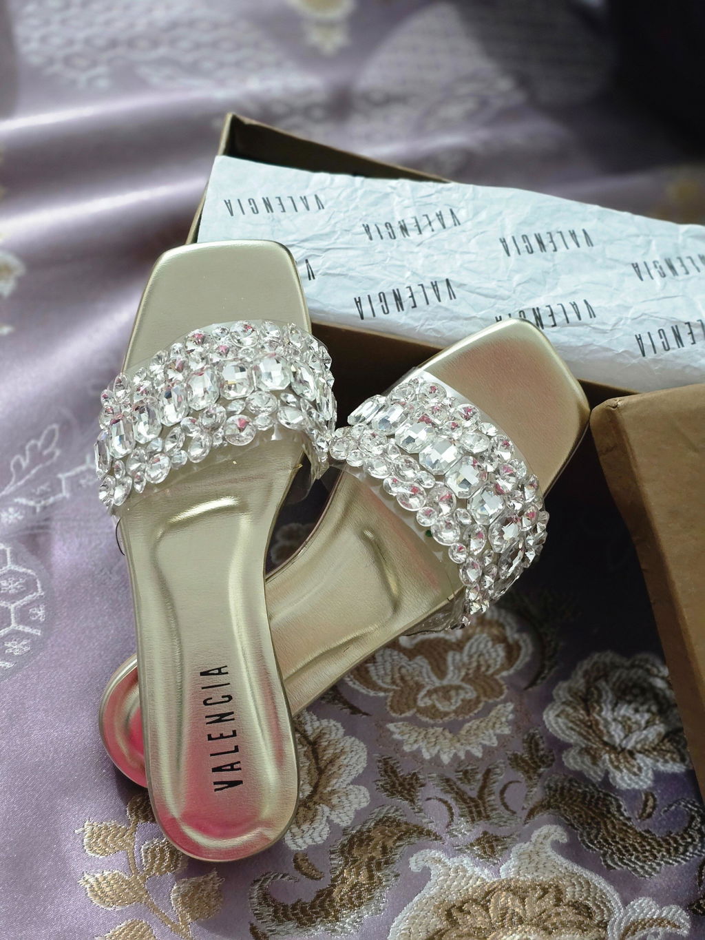 Stone Buckle Flat Slipper