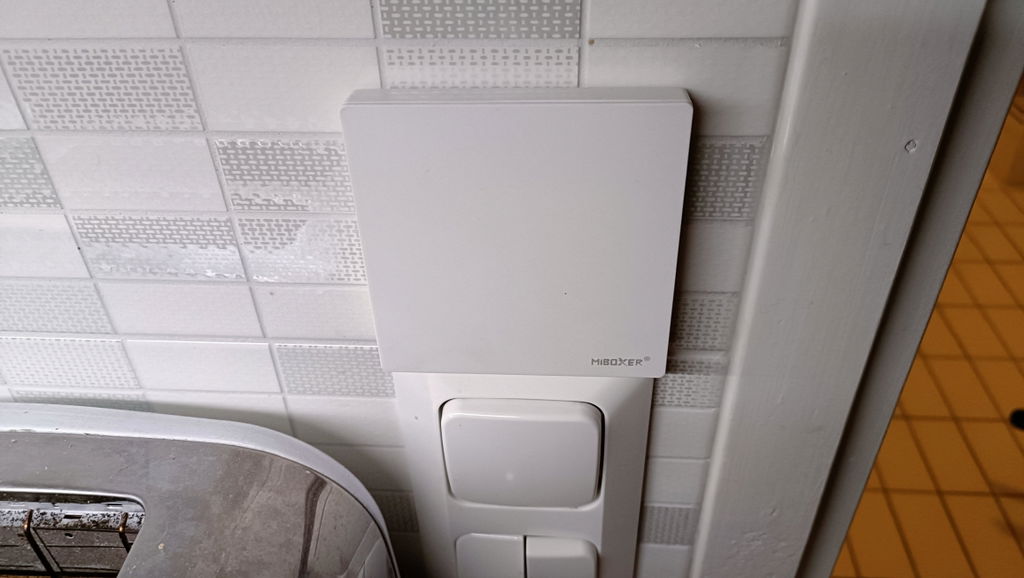 Langaton LED-himmennin 1-kanav. pinta-asennettava painikesäädin PUSH3 - Easy RF 2.4G