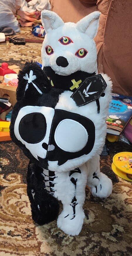 Splitzokitty Plush Toy [Black/White] [Limited Edition] – VampireFreaks