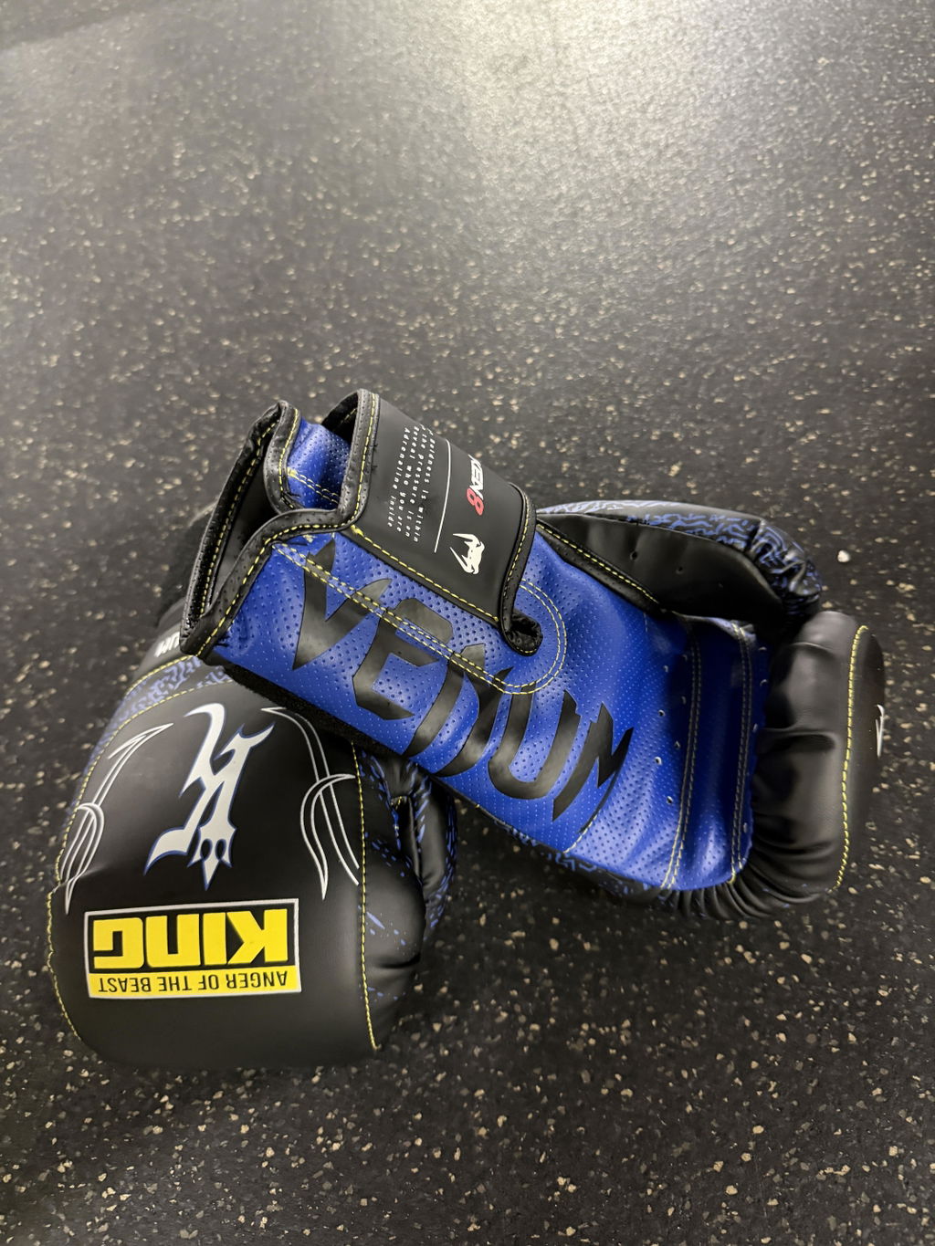 Venum x TEKKEN 8 Boxing Gloves - King - Black/Yellow - Venum