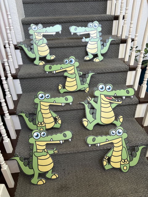 Gators Yard Decoration Set of 18 with 18 short stakes