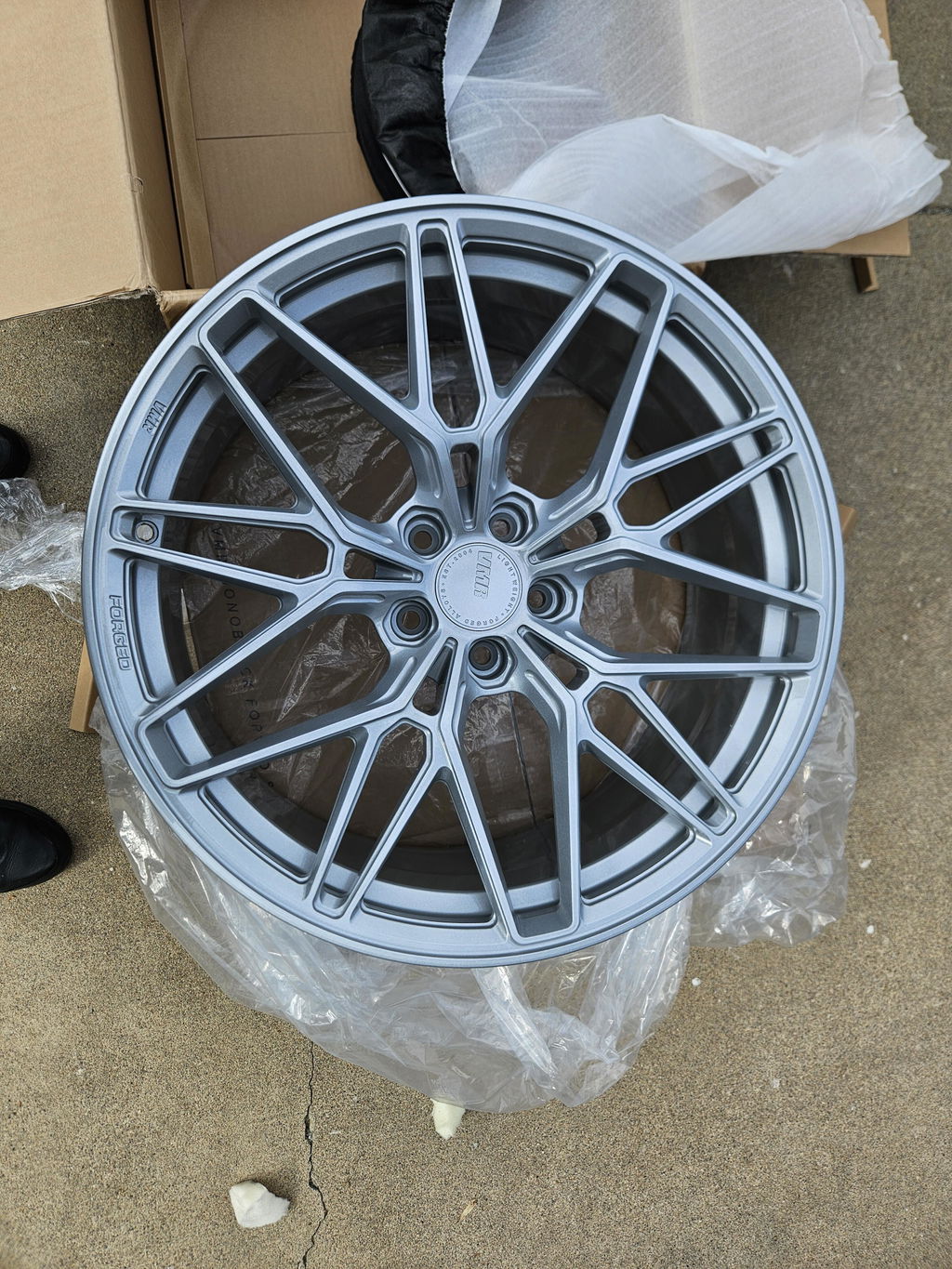 V901 Gloss Dark Anthracite