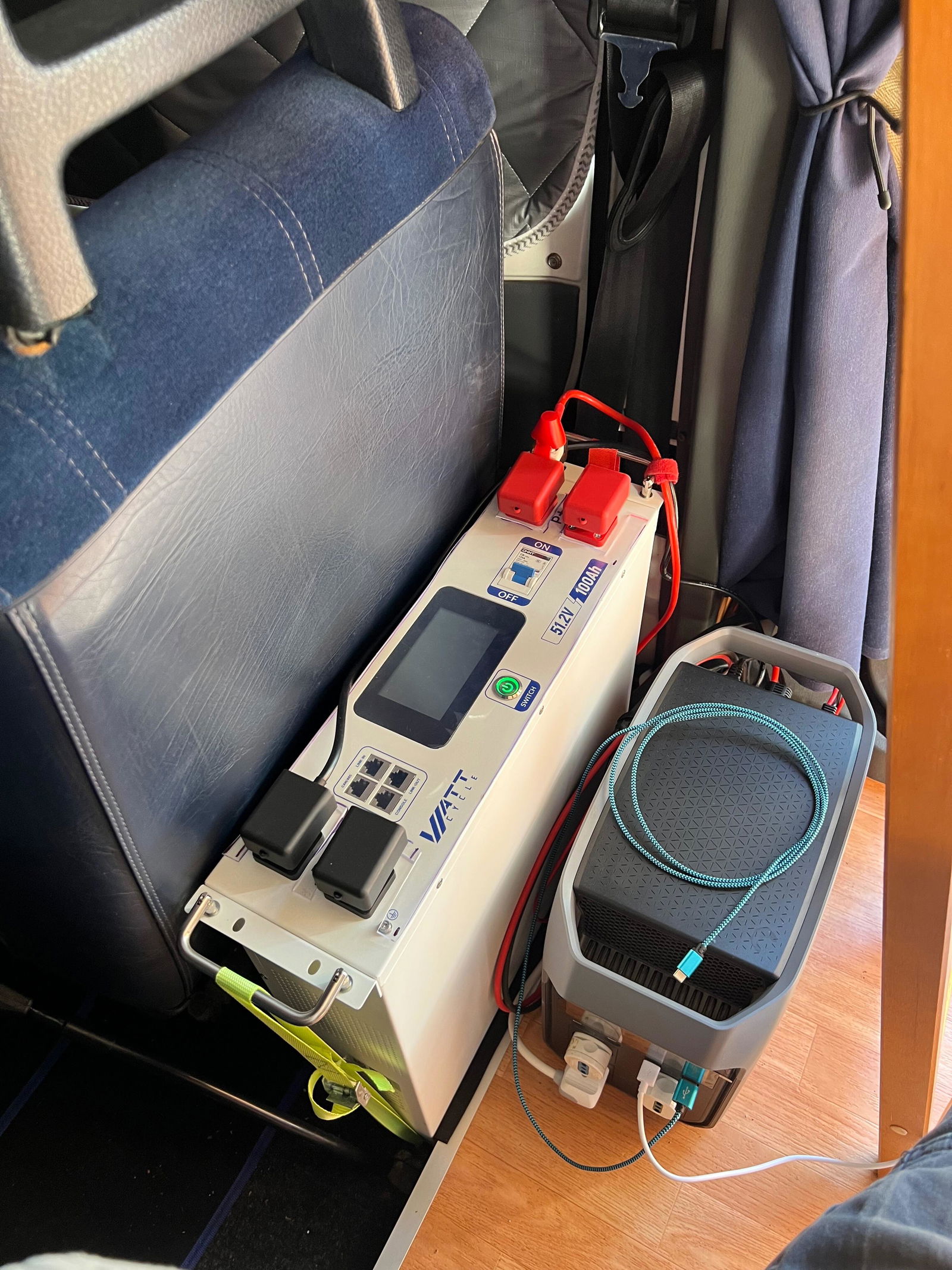Mauro Zecchin's WattCycle 48V 100Ah rack battery and EcoFlow DELTA 3 installation in a camper