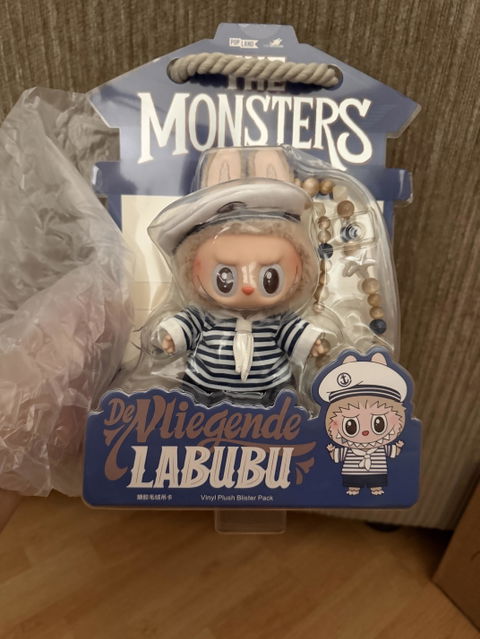 POP MART The Monsters De Vliegende LABUBU Series Sailor Vinyl Plush Hanging Card, POP LAND Exclusive