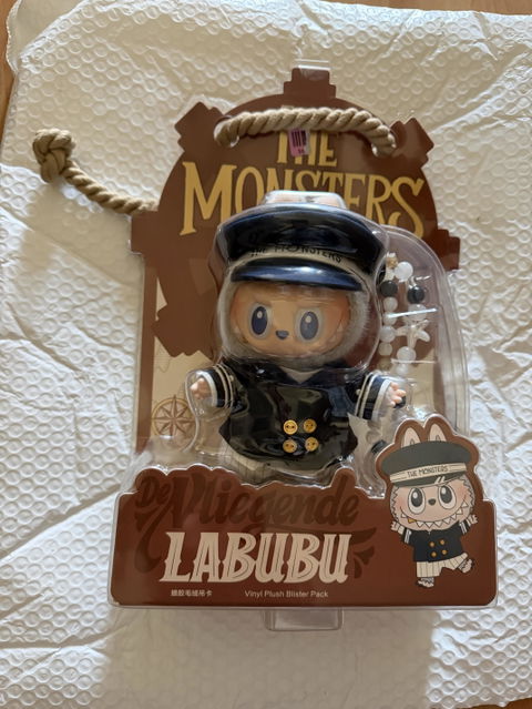 POP MART The Monsters De Vliegende LABUBU Series Captain Vinyl Plush Hanging Card, POP LAND Exclusive
