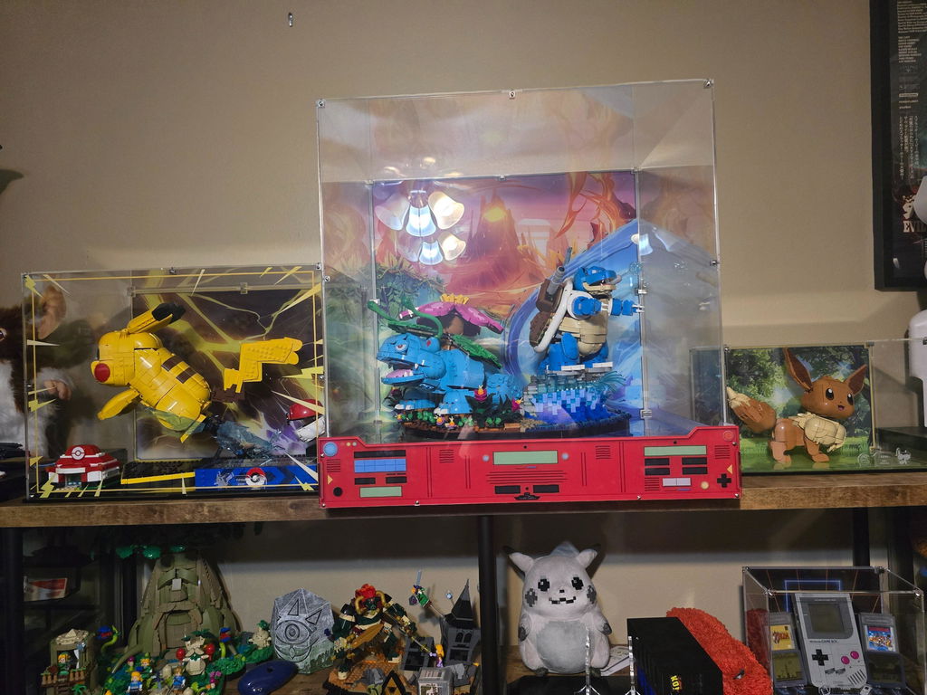Limited Edition Display Case for LEGO® Pokémon™: Venusaur, Charizard and Blastoise (72153)