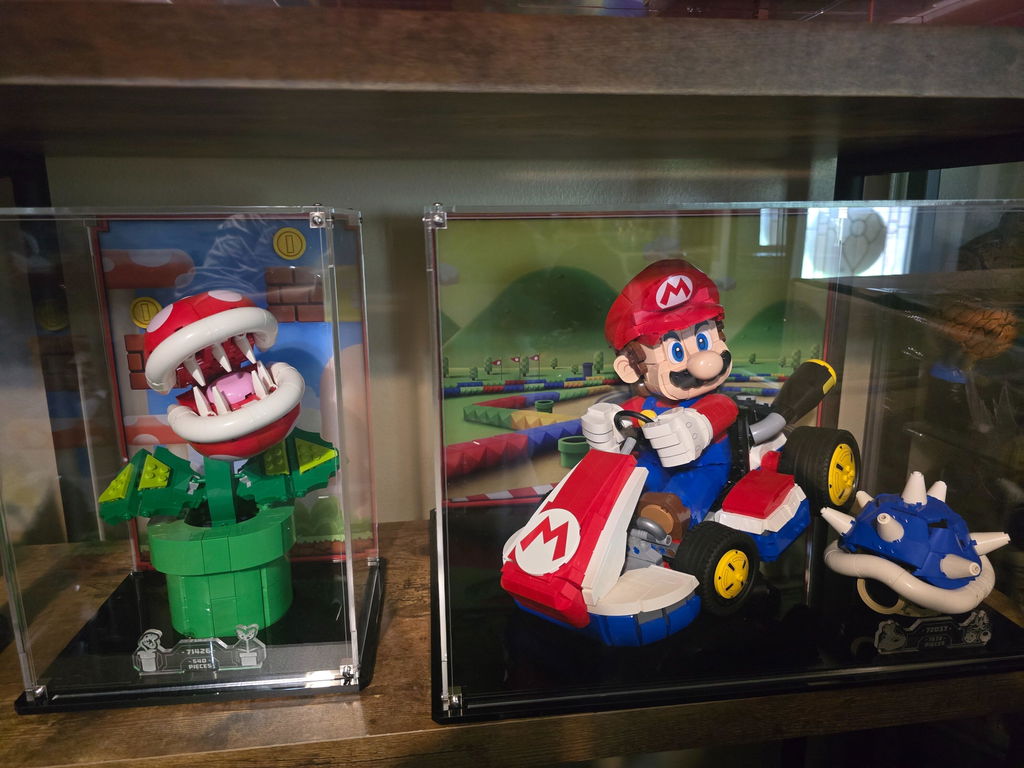 Display Case for LEGO® Mario Kart™ Mario & Standard Kart (72037)