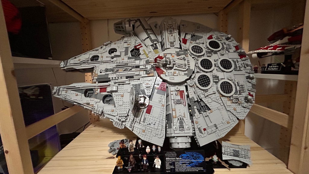 Display Stand for LEGO® Star Wars™ UCS Millennium Falcon (75192)