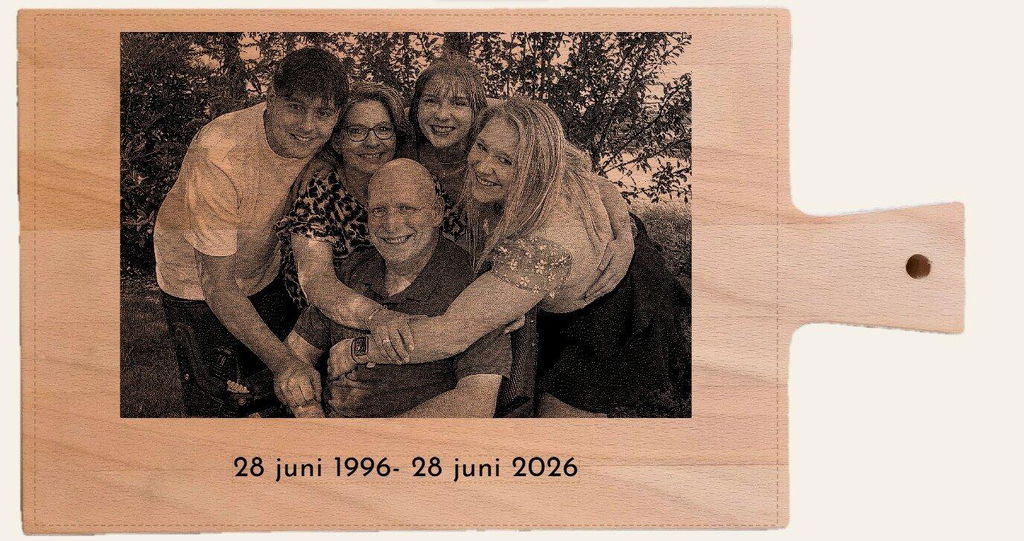 Borrelplank met gegraveerde foto