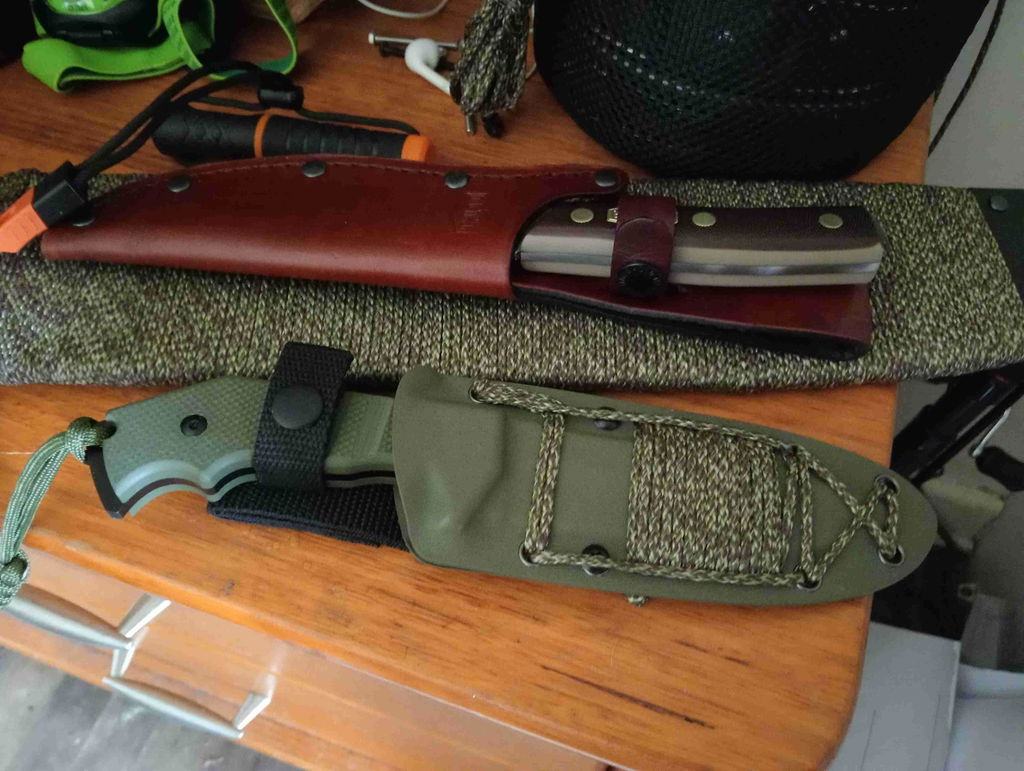 Wilora Full Tang D2 Steel Hunting Knife - Includes Kydex Sheath & Paracord Rope Lanyard