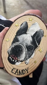 Retrato de mascota pintado a mano en rodaja de madera — regalo personalizado