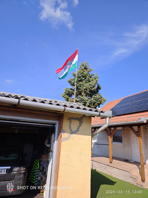 Angyalos trikolor zászló