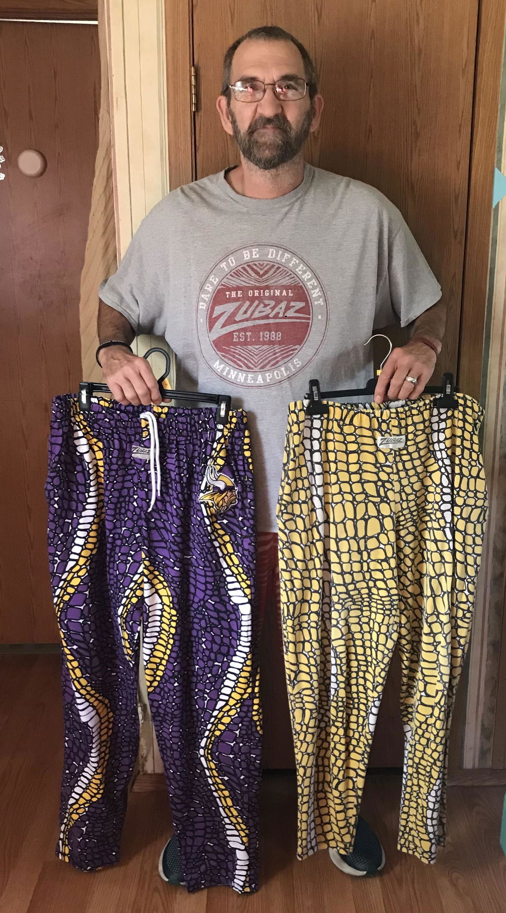 Zubaz NFL Adult Unisex Z88 Embroidered Gator 3 Color Pants, Miami Dolp